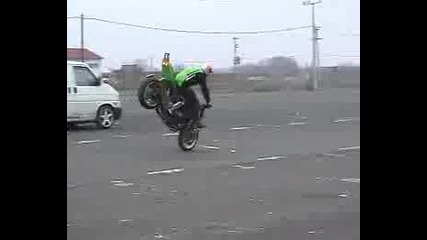 Kawasaki Z1000 Stunt Riding