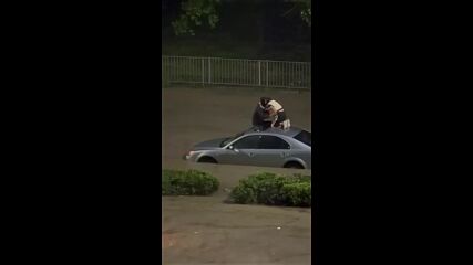 Наводнената ул. "Никола Габровски" във Велико Търново