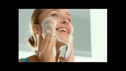 Hayden Panettiere - Neutrogena Foam