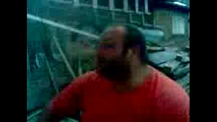 Попа и Бенджи си приказват