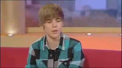 Той е огромна звезда в Америка Justin Bieber в Andrew Castle по Gmtv 