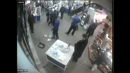 Бой в супермаркет в Русия 