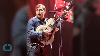 Dan Auerbach Comes Out Swinging on Mayweather-Pacquiao Day