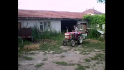 Karane Na Traktor Na Zadni Gumi