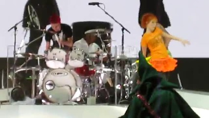 No Doubt & Paramore - Stand And Deliver (live)