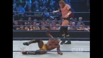 Triple H - High Knee Attack
