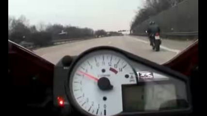 Bike Yamaha R1 vs Suzuki Gsx - R 1000 Street Racing Motorcycle 
