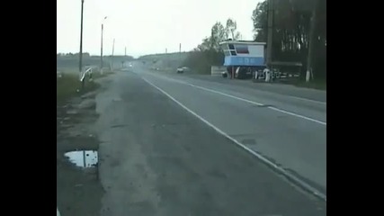 Ето как руските полицай се опитват да спрат колите на пътя