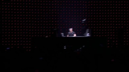 Tiesto - Love Comes Again (live in Copenhagen) 