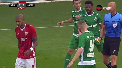 Каранга "гори" за два мача, пропуска битката с Левски