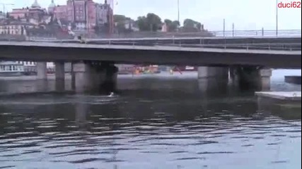 Луд скок от влак!чист адреналин!