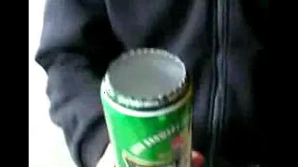 Странен начин за отваряне на бира 