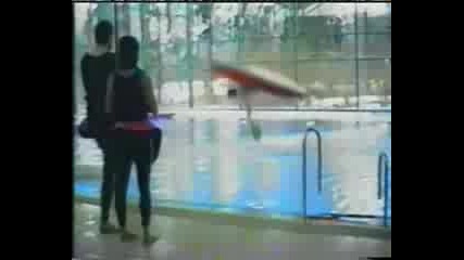 Плувaнe в басейн с каяк !