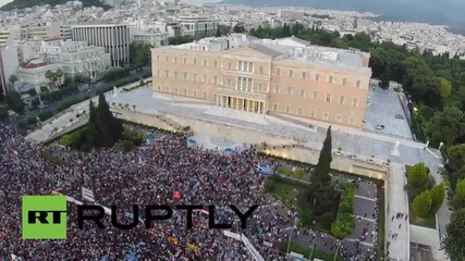 Гърция: Дрон е заснел хиляди протестиращи на площад Синтагма