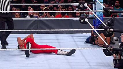Bianca Belair vs. Sasha Banks: SmackDown, Oct. 1, 2021 (Full Match)