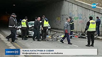 Кола падна от мост на Околовръстното шосе