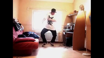Кой каза че да танцуваш дъбстеп е грозно ?