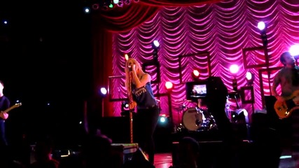 Paramore - Careful (live - House of Blues Boston 10.19.09) 