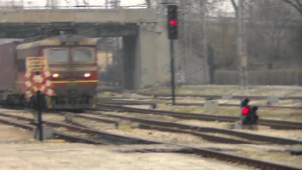 товарен влак влиза в гара Пловдив