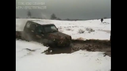 Джип в кал и лед