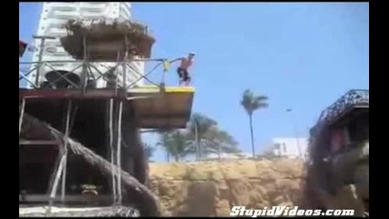 Най - болезненото падане в басейн от високо !!!!!!!!!!!!!!