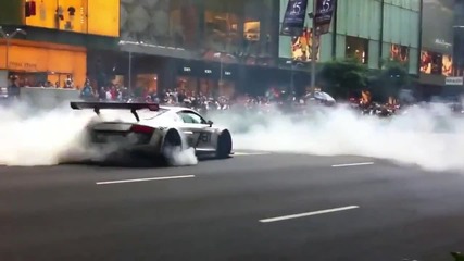 Audi R8 Burn
