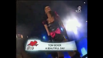 Tom Boxer - A Beautiful Day & Dancing (loop Live 2009 Sofia) 