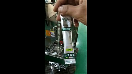 Вертикална пакетираща машина за прах / гранули