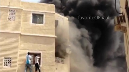 Мъж спасява деца от горяща къща