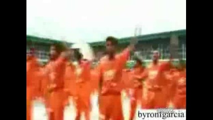 Затворници Танцуват Яко На Crank Dat Soulja Boy & Mc Hummer