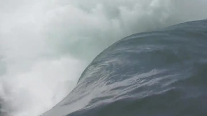 Огромните вълни - възбуда за сърфистите !