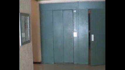 Каква Изненада се Крие в Асансъора (много смях) 