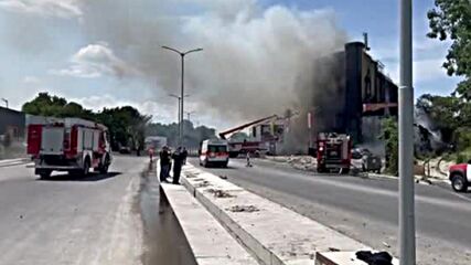 Пожар в хипермаркет във Варна, има евакуирани