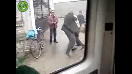 Дядовци се бият в Албания