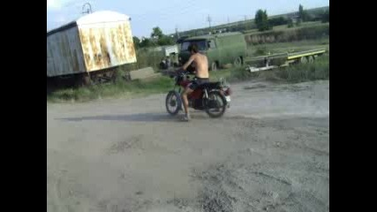 Opanec Simson Върти Гуми