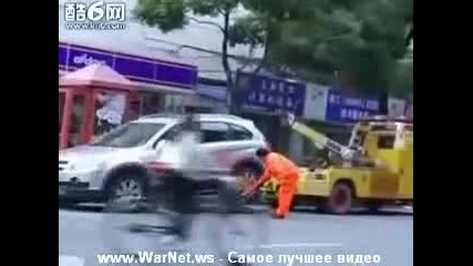 Тази отнесе паяка