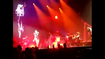 rihanna - te amo (last girl on earth tour 2010) 
