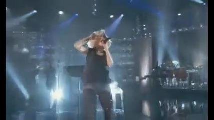 Christina Aguilera - Fighter (live 2010 Vh1 )