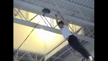 Луд трамплинен каскадьор !