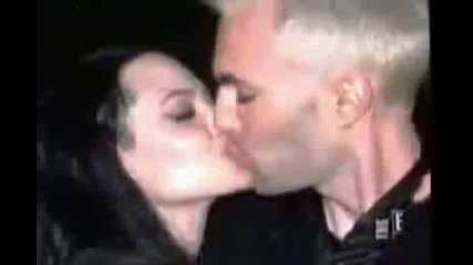 Най - скандалната целувка в историята на холивуд - Анджелина целува страстно Брат си!