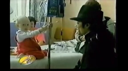Youtube - Michael Jackson visits a childrens hospital - 1996 
