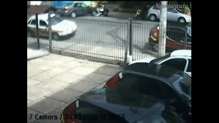 Смях - Неравната Битка На Девойката И Мотора!