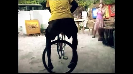Awesome Senegalese bike tricks!