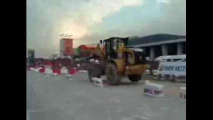 Луд кара Багер на две гуми!