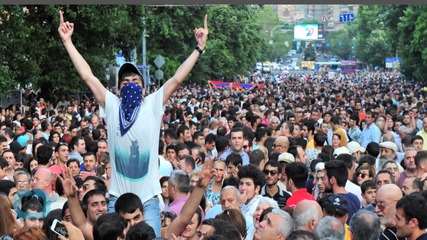 Armenian Premier Holds Out Olive Branch to Protesters