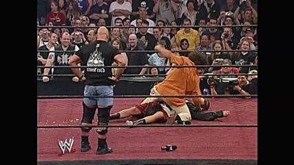 “Stone Cold” Steve Austin and Roddy Piper take down Carlito: WrestleMania 21