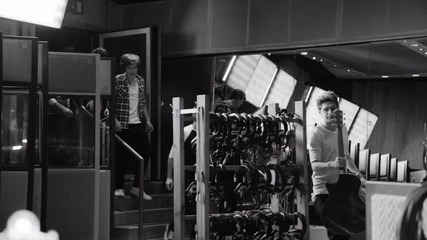 One Direction - Little Things ( Официално Видео )