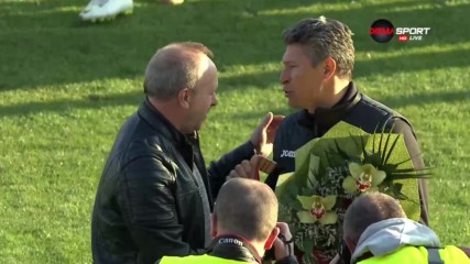 Цветя и почести за рожденика Балъков на "Ивайло"