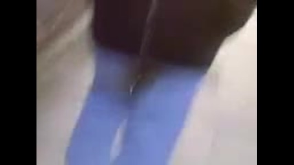 Мъж Се Насира На Улицата 2 
