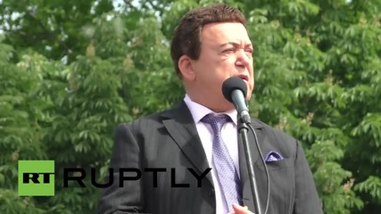 Ukraine: Singer Joseph Kobzon performs at Donetsk rally for shelling victims